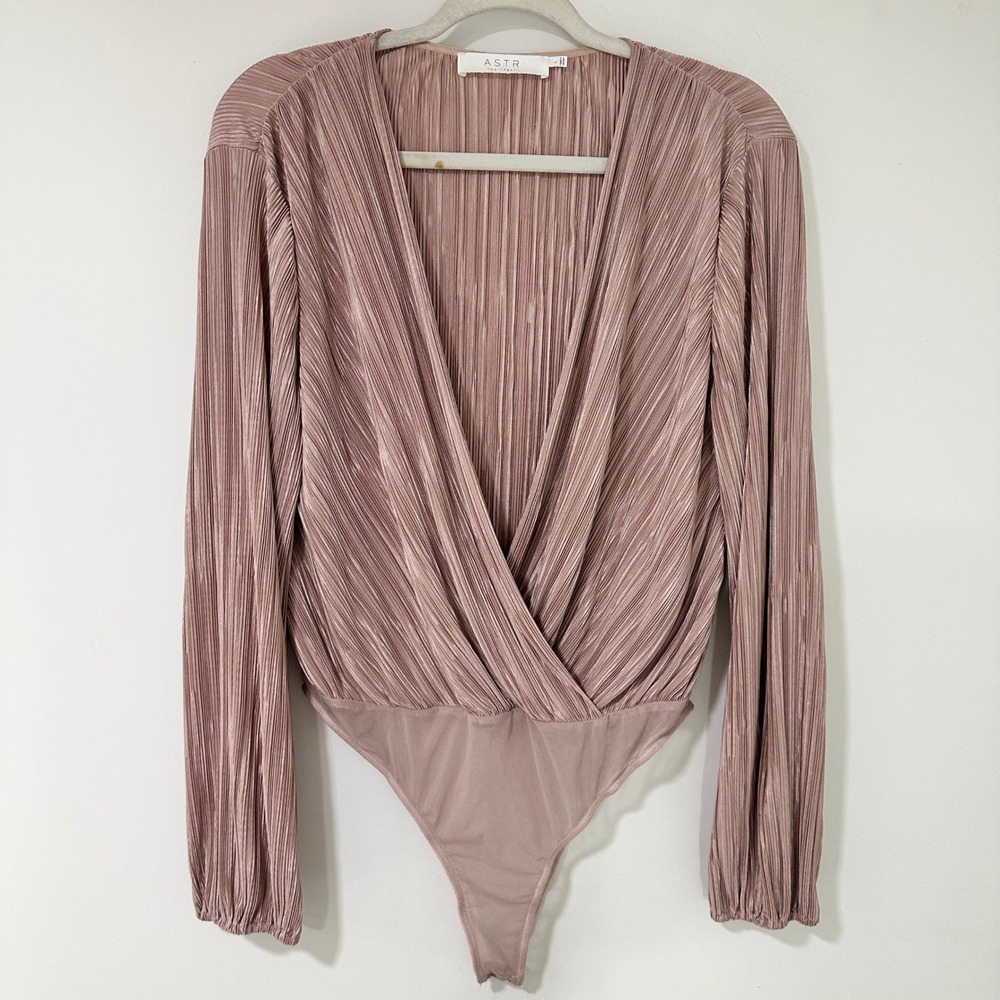 ASTR the Label Bodysuit Womens L Mauve Pleated Surplice V-Neck Long Sleeve